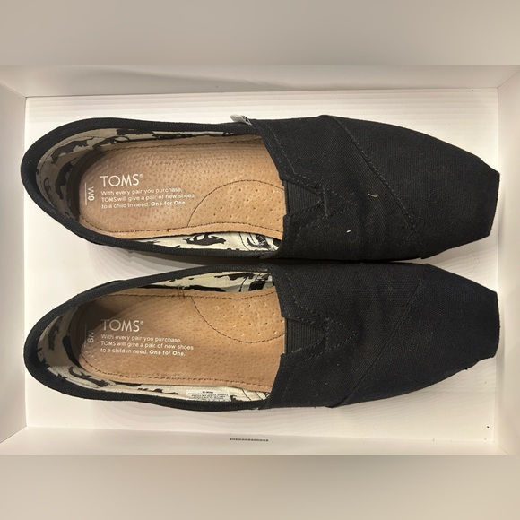 Tom’s Classic Black Canvas - Picture 3 of 5